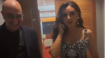 فستان أسود طويل.. أنغام تبدأ حفلها في قطر