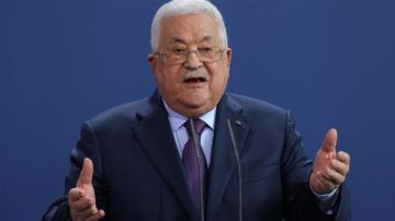 أبو مازن: سننجز دستورا مؤقتا خلال 3 أشهر للانتقال من مرحلة السلطة إلى الدولة أبو مازن: سننجز دستورا مؤقتا خلال 3 أشهر للانتقال من مرحلة السلطة إلى الدولة