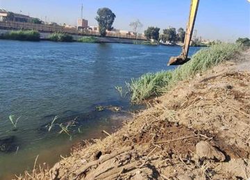 إزالة مخالفة ردم وقطع بجسر ترعة الإسماعيلية بشبرا الخيمة