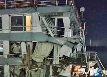 اصطدام باخرة بـ كوبري كلابشة في أسوان