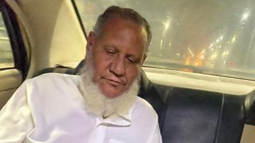 الفرحة مالية العيون.. أول صورة لمسن السويس عقب خروجه من القسم الفرحة مالية العيون.. أول صورة لمسن السويس عقب خروجه من القسم