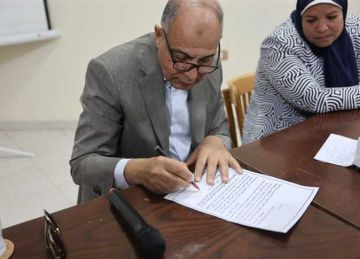 دعما للصناعة الوطنية.. خطة لتقنين أوضاع الصناعات ودعم المشروعات الصغيرة بالمنيا دعما للصناعة الوطنية.. خطة لتقنين أوضاع الصناعات ودعم المشروعات الصغيرة بالمنيا