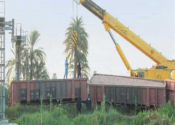 عطل مفاجئ يوقف قطار ركاب ببني سويف.. وتشغيل الحركة على خط واحد عطل مفاجئ يوقف قطار ركاب ببني سويف.. وتشغيل الحركة على خط واحد