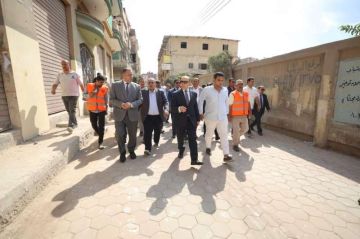 محافظ كفرالشيخ يتفقد تركيب الإنترلوك بشوارع سيدي سالم