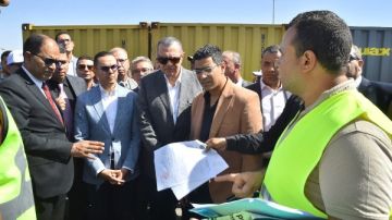 وزير الاستثمار يتفقد ميناء العين السخنة ويتابع سير العمل بمنظومة الفحص