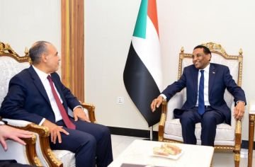 وزير الخارجية يلتقي رئيس الوزراء السوداني وزير الخارجية يلتقي رئيس الوزراء السوداني