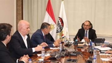 وزير قطاع الأعمال يبحث مع شركة عالمية إدارة وتشغيل عدد من مصانع الغزل الجديدة وزير قطاع الأعمال يبحث مع شركة عالمية إدارة وتشغيل عدد من مصانع الغزل الجديدة