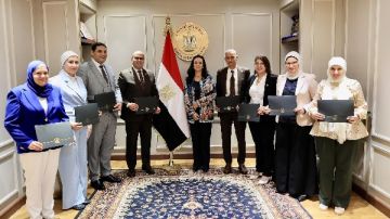 وزيرة التضامن تكرم الإدارة العامة لرعاية المسنين تقديرا لتميزها خلال شهر أكتوبر وزيرة التضامن تكرم الإدارة العامة لرعاية المسنين تقديرا لتميزها خلال شهر أكتوبر