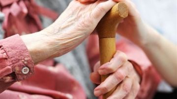 10 آداب لمعاملة الكبير في الإسلام.. تعرف عليها 10 آداب لمعاملة الكبير في الإسلام.. تعرف عليها