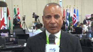 أحمد موسى: القادة يجتمعون مع الرئيس السيسي.. وترامب تأخر عن القمة ساعتين