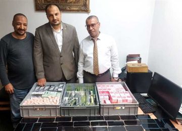 إحباط تهريب هواتف محمولة ومستحضرات تجميل في مطار الإسكندرية الدولي إحباط تهريب هواتف محمولة ومستحضرات تجميل في مطار الإسكندرية الدولي