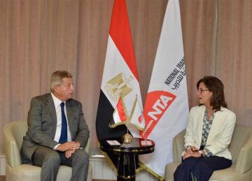 رئيس الأعلى للإعلام ومدير الأكاديمية الوطنية للتدريب يبحثان ترتيبات الاجتماع الأول لتطوير الإعلام رئيس الأعلى للإعلام ومدير الأكاديمية الوطنية للتدريب يبحثان ترتيبات الاجتماع الأول لتطوير الإعلام