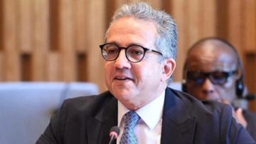 رئيس الشئون العربية بـ الصحفيين يهنئ خالد العناني لفوزه بمنصب مدير عام اليونسكو: إنجاز دولي يحسب لمصر رئيس الشئون العربية بـ الصحفيين يهنئ خالد العناني لفوزه بمنصب مدير عام اليونسكو: إنجاز دولي يحسب لمصر