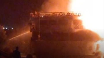 عاجل 3 مصابين وإجلاء 220 حصيلة حريق باخرة سياحية في الأقصر (صور) عاجل 3 مصابين وإجلاء 220 حصيلة حريق باخرة سياحية في الأقصر (صور)