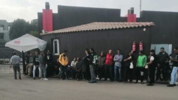 وقفة احتجاجية لعمال الأهلي..ومصدر بالنادي: تم تطبيق الحد الأدنى من الأجور وقفة احتجاجية لعمال الأهلي..ومصدر بالنادي: تم تطبيق الحد الأدنى من الأجور