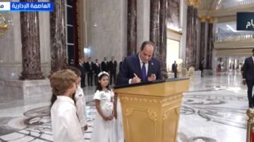 احتفالية وطن السلام.. الرئيس السيسي يوقع في سجل مدينة الفنون والثقافة بالعاصمة الإدارية احتفالية وطن السلام.. الرئيس السيسي يوقع في سجل مدينة الفنون والثقافة بالعاصمة الإدارية