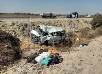 بالأسماء.. إصابة 13 شخصا في حادث انقلاب ميكروباص بالطريق الصحراوي