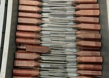 تعويضات مستحقة 4.2 مليون جنيه.. ضبط محاولة تهريب أدوات ومستلزمات طب وجراحة العظام بمطار الإسكندرية