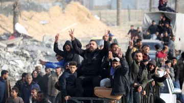 خطة ترامب للسلام في غزة.. اتفاق شرم الشيخ يفتح مرحلة جديدة في مسار التسوية الفلسطينية خطة ترامب للسلام في غزة.. اتفاق شرم الشيخ يفتح مرحلة جديدة في مسار التسوية الفلسطينية