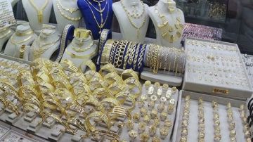 عاجل الذهب يقفز 8 في أسبوع.. وعيار 21 يسجل أعلى سعر في تاريخه عاجل الذهب يقفز 8 في أسبوع.. وعيار 21 يسجل أعلى سعر في تاريخه