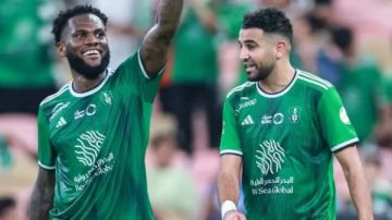 لهذا السبب.. الأهلي يفقد محرز وكيسي أمام الباطن في كأس خادم الحرمين لهذا السبب.. الأهلي يفقد محرز وكيسي أمام الباطن في كأس خادم الحرمين