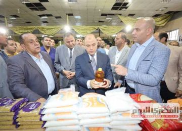 محافظ كفر الشيخ يتفقد سوق اليوم الواحد للسلع الغذائية والاستهلاكية بسيدي سالم
