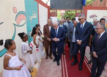 مستشار الرئيس ومحافظ أسوان يتفقدان مدرسة لغات في حي الصداقة الجديدة مستشار الرئيس ومحافظ أسوان يتفقدان مدرسة لغات في حي الصداقة الجديدة