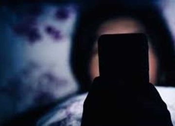 هل تشعر بالقلق والتوتر بعد تصفح هاتفك؟.. 5 أسباب تكشف السر هل تشعر بالقلق والتوتر بعد تصفح هاتفك؟.. 5 أسباب تكشف السر