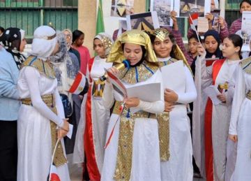 بالصور.. طلاب المدارس يحتفلون بقرب افتتاح المتحف المصري الكبير بالصور.. طلاب المدارس يحتفلون بقرب افتتاح المتحف المصري الكبير