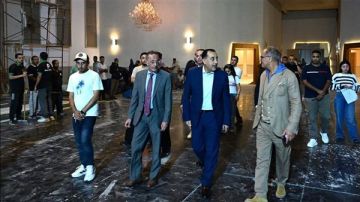 جولة ليلية لرئيس الوزراء لمتابعة الترتيبات والتجهيزات النهائية للاحتفال الرسمي بافتتاح المتحف الكبير جولة ليلية لرئيس الوزراء لمتابعة الترتيبات والتجهيزات النهائية للاحتفال الرسمي بافتتاح المتحف الكبير