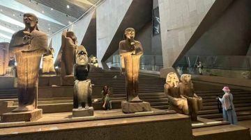 حكومة مصر تقرر منح السبت المقبل إجازة بمناسبة افتتاح المتحف المصري الكبير حكومة مصر تقرر منح السبت المقبل إجازة بمناسبة افتتاح المتحف المصري الكبير