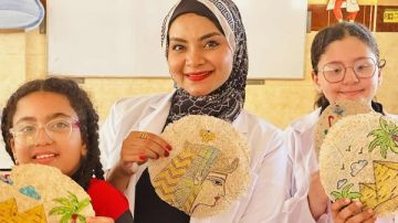  طلاب المدرسة اليابانية بطور سيناء يصنعون أوراق البردي احتفالا بالمتحف الكبير