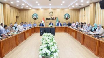 محافظ المنوفية يترأس اجتماعا موسعا برؤساء الوحدات المحلية ويصدر توجيهات عاجلة