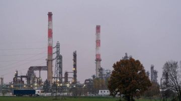 هجوم أوكراني يعطل رابع أكبر مصفاة نفط في روسيا هجوم أوكراني يعطل رابع أكبر مصفاة نفط في روسيا