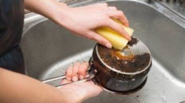 5 خطوات مذهلة لتنظيف الأواني المحروقة بسهولة.. دون فرك أو مواد كيميائية