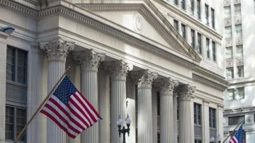 الفيدرالي الأمريكي وبنك كندا يتأهبان لخفض أسعار الفائدة الفيدرالي الأمريكي وبنك كندا يتأهبان لخفض أسعار الفائدة