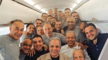 عودة منتخب مصر لـ القاهرة عبر طائرة خاصة بعد التأهل للمونديال.. شاهد
