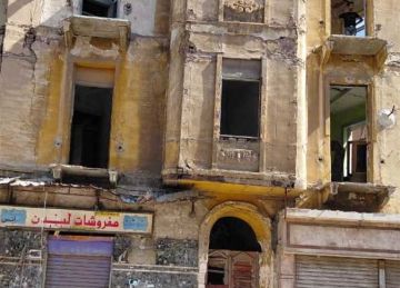 لخطورتهما الداهمة.. حملة مكبرة لإزالة الأجزاء العالقة بعقارين غرب الإسكندرية (صور)