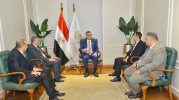 وزير التموين يعقد اجتماعا مع رئيس مجلس إدارة جهاز تنمية التجارة الداخلية الجديد وزير التموين يعقد اجتماعا مع رئيس مجلس إدارة جهاز تنمية التجارة الداخلية الجديد