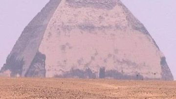 الصحة: إنقاذ ناجح لسائحة إسبانية أصيبت داخل هرم سنفرو المنحني بدهشور الصحة: إنقاذ ناجح لسائحة إسبانية أصيبت داخل هرم سنفرو المنحني بدهشور