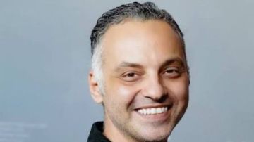 عمرو سلامة ينعى المصور ماجد هلال ويطالب بالتحقيق في واقعة وفاته الغامضة عمرو سلامة ينعى المصور ماجد هلال ويطالب بالتحقيق في واقعة وفاته الغامضة