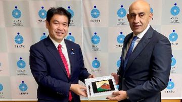 وزير التعليم يلتقي نظيره الياباني عقب توليه منصبه والأخير يشيد بأداء عبد اللطيف وزير التعليم يلتقي نظيره الياباني عقب توليه منصبه والأخير يشيد بأداء عبد اللطيف