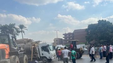 تعطل حركة الطريق الزراعي السريع بطوخ بسبب انقلاب سيارة أخشاب