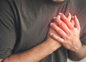  لو قلبك مكتوم عليك بالورقة والقلم .. لماذا تشعر بثقل في القلب؟