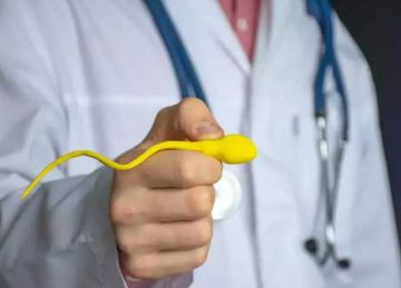  متحطش الموبايل في جيبك .. عادات يومية تقلل الخصوبة عند الرجال