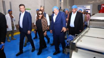 وزيرا التنمية المحلية والزراعة يتفقدان مشروع الإنتاج الحيواني ومجمع تمور الوادي الجديد وزيرا التنمية المحلية والزراعة يتفقدان مشروع الإنتاج الحيواني ومجمع تمور الوادي الجديد