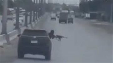 الداخلية تكشف ملابسات فيديو تضمن إطلاق شخص النار على قائد سيارة بالإسماعيلية الداخلية تكشف ملابسات فيديو تضمن إطلاق شخص النار على قائد سيارة بالإسماعيلية