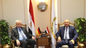 الصناعة ترحب بأية استثمارات جديدة تدفع عجلة صناعة السيارات المصرية الصناعة ترحب بأية استثمارات جديدة تدفع عجلة صناعة السيارات المصرية