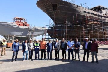 تدشين قاطرتي عزم 3 وعزم 4 في مصنع قاطرات سفاجا