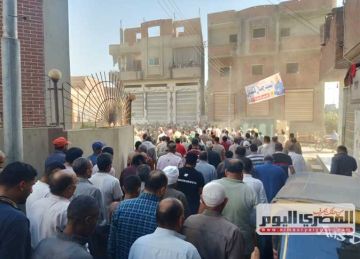 تشييع جثمان طالب الإعدادية ضحية زميله في الدقهلية بالورد والزغاريد تشييع جثمان طالب الإعدادية ضحية زميله في الدقهلية بالورد والزغاريد